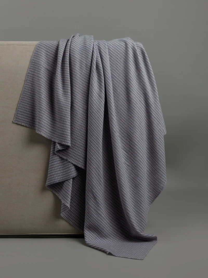LARGE THROW MESH 2 PLY NS042